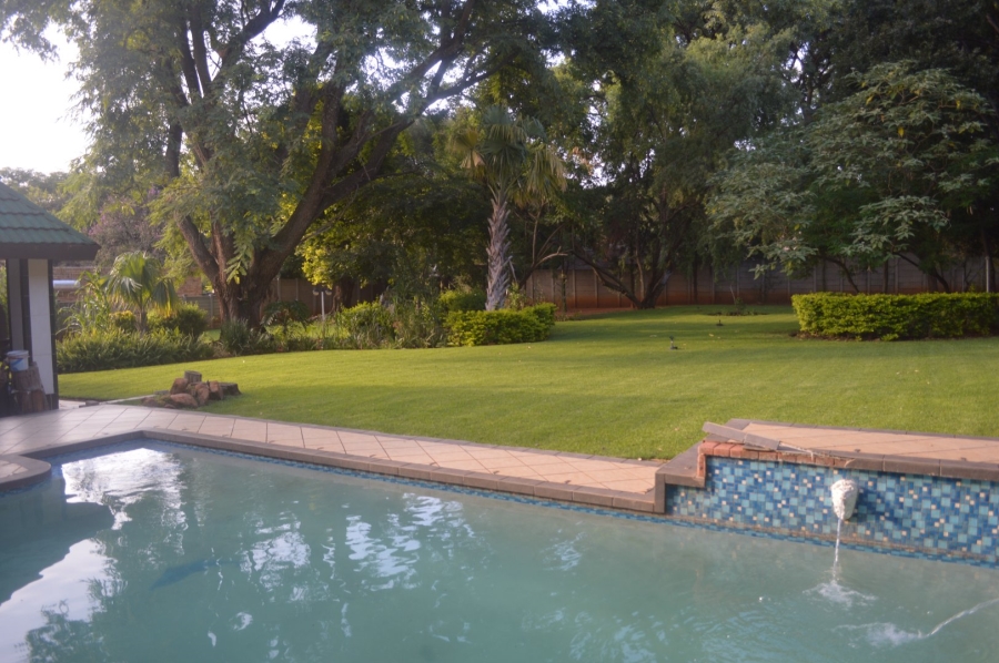 5 Bedroom Property for Sale in Wilkoppies North West